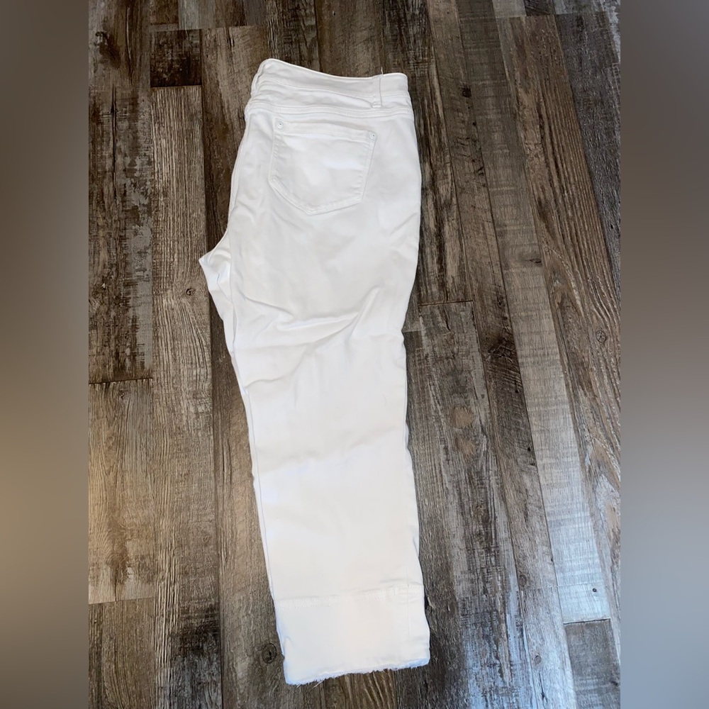 J Jill white cropped jeans